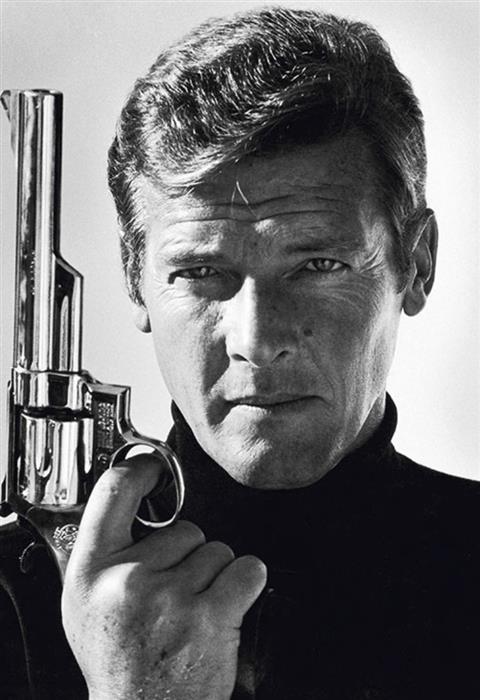Roger Moore 007 1974 