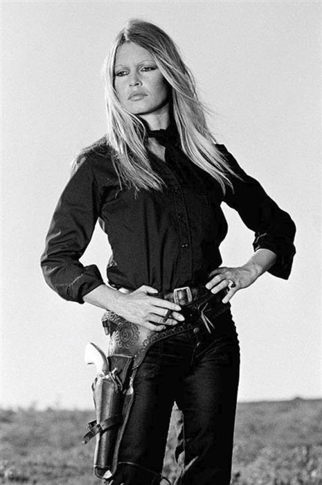 Brigitte Bardot Hands on hips