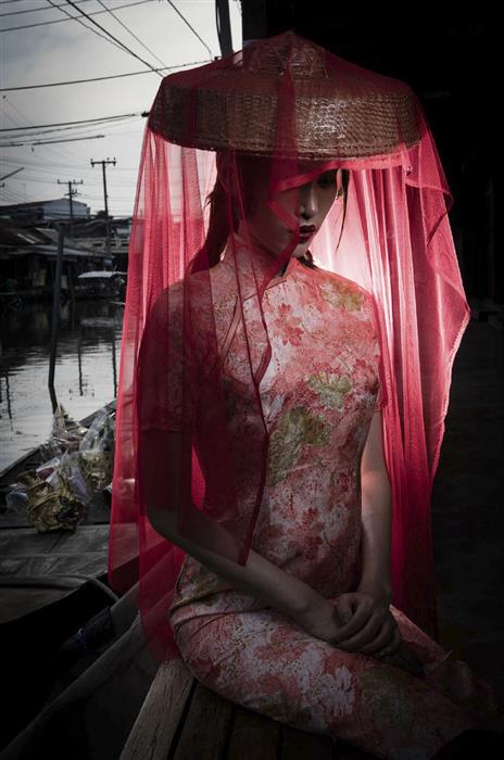  Burning Red , Chao Phrya ,River ,  Bangkok  . Thailand 