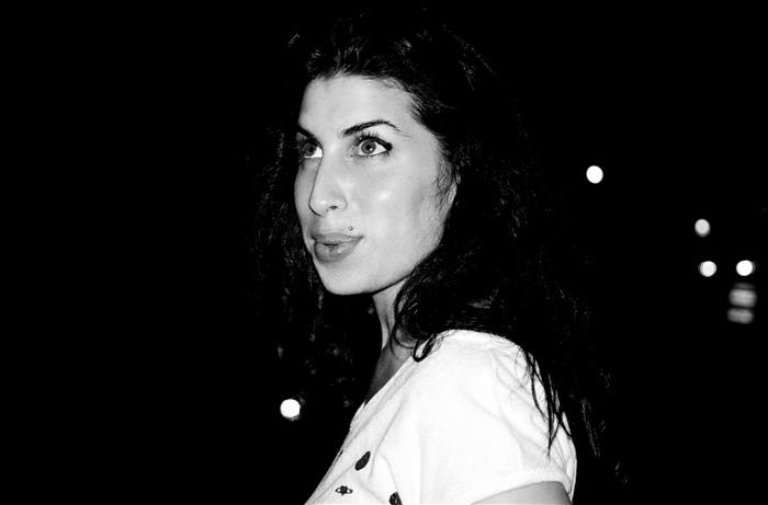 Amy Winehouse singing 